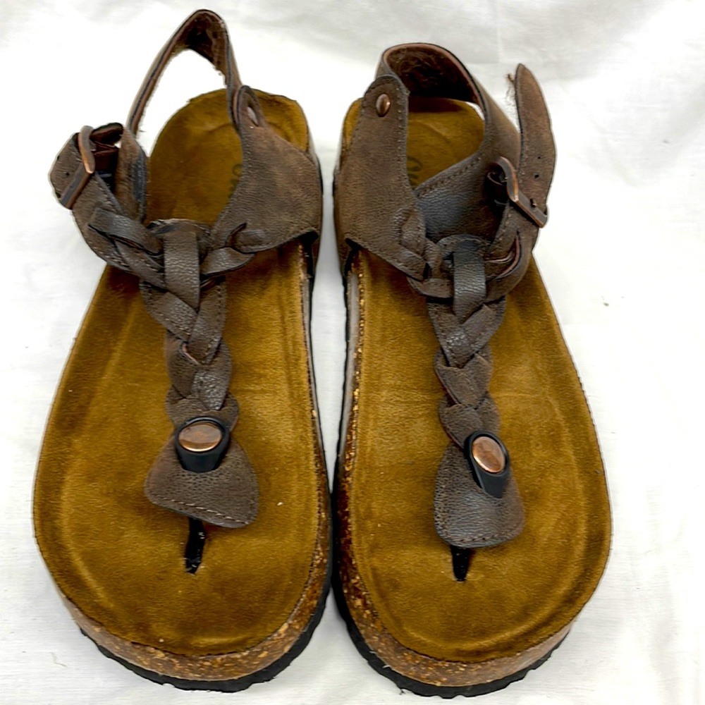 NEW!!! Outwoods faux leather sandals ladies sz 6